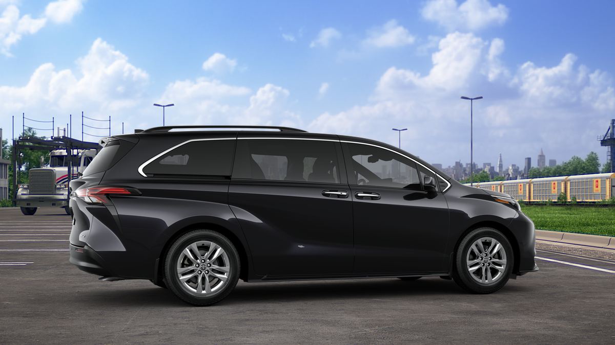 2025 Toyota Sienna XLE photo 11