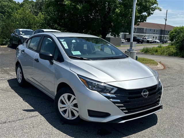 2025 Nissan Versa 1.6 S photo 2