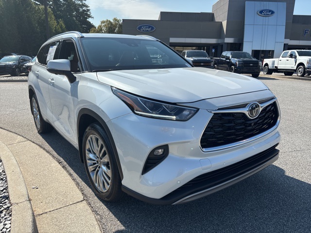2024 Toyota Highlander Platinum photo 2