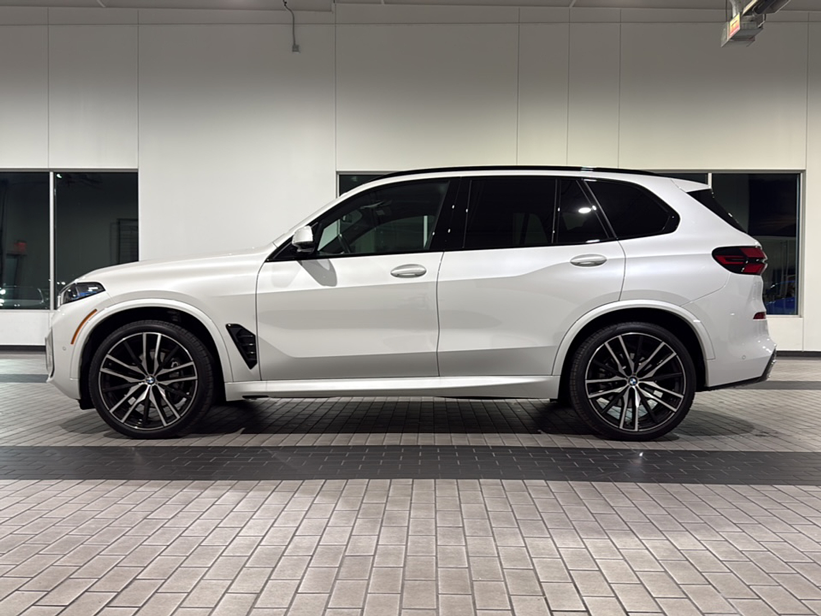 2025 Bmw X5 M photo 4