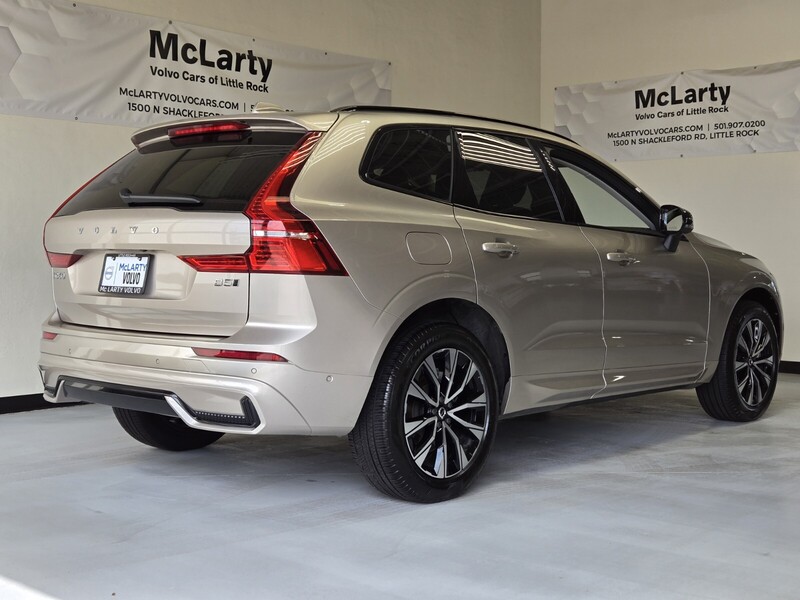 2025 Volvo XC60 B5 Plus photo 2