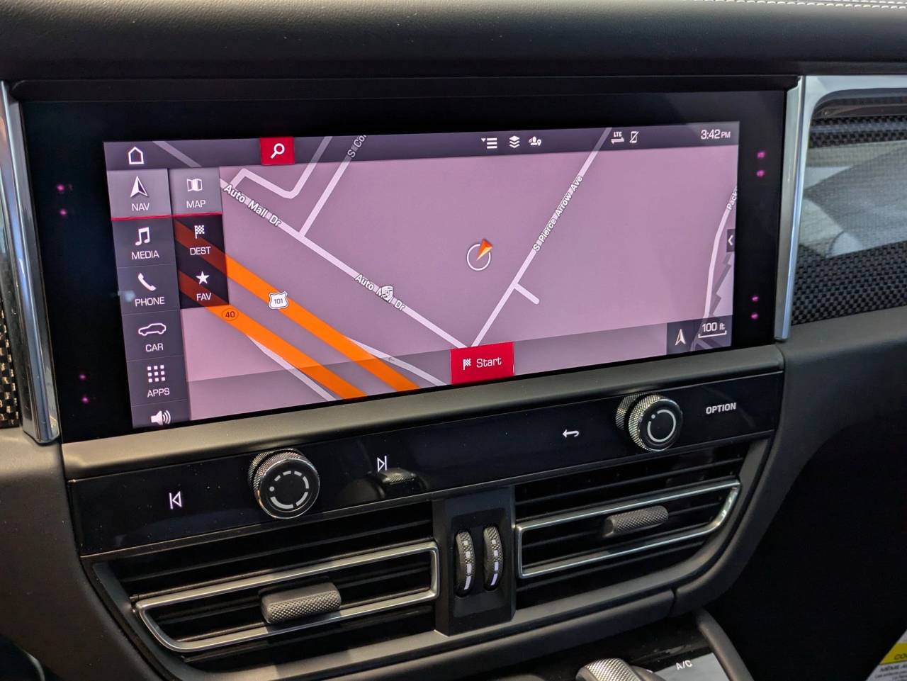 2025 Porsche Macan GTS photo 14