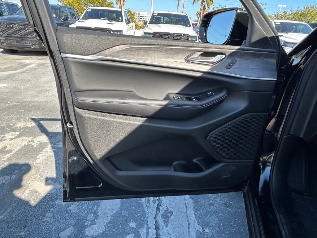 2025 Jeep Grand Cherokee Limited photo 31