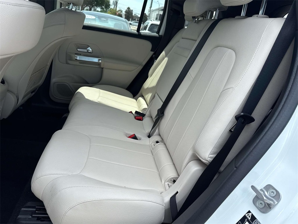 2025 Mercedes Benz GLB 250 photo 13