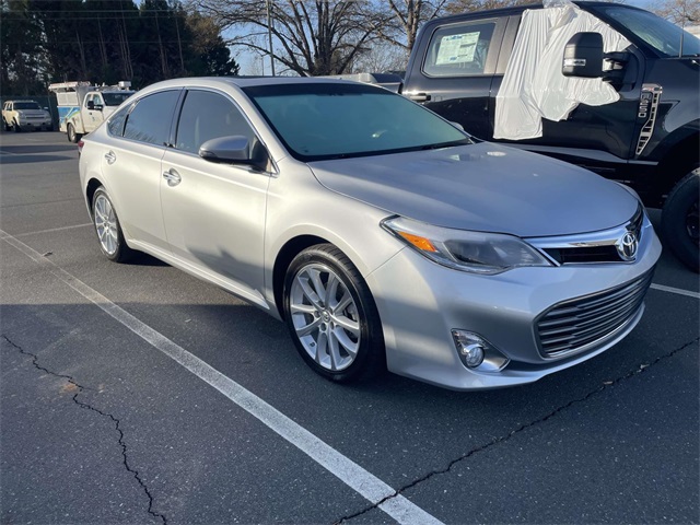 2013 Toyota Avalon Limited's photo