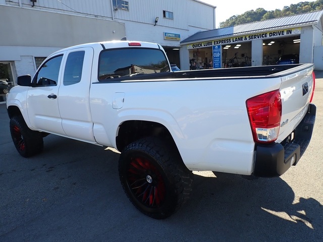 2016 Toyota Tacoma SR photo 3