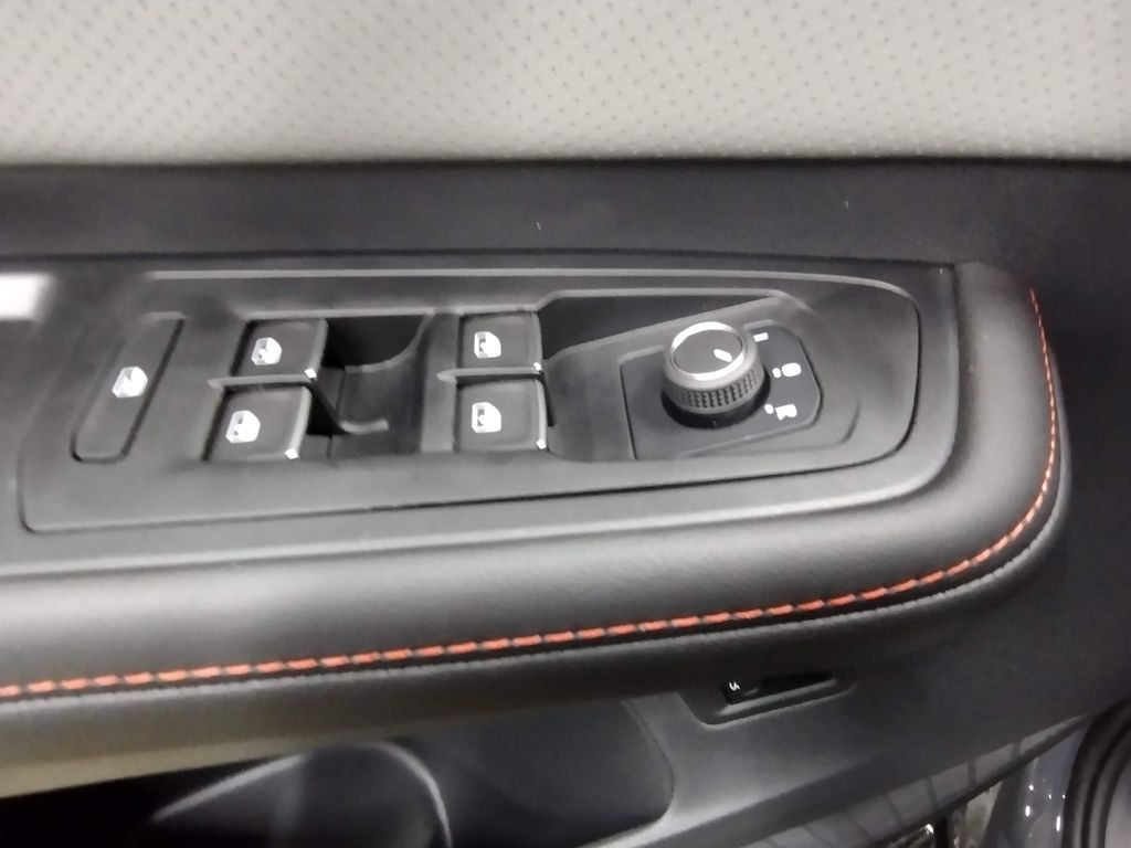2025 Volkswagen Atlas Peak Edition SE photo 18