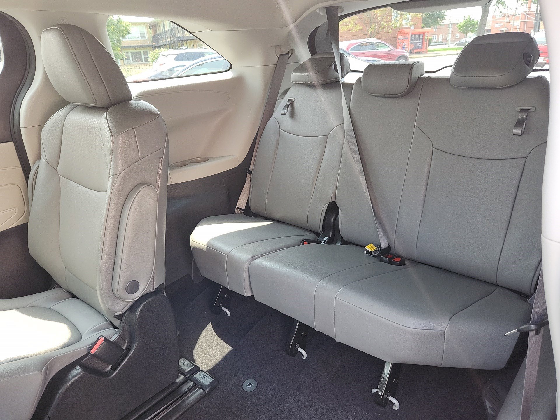 2023 Toyota Sienna XLE photo 25