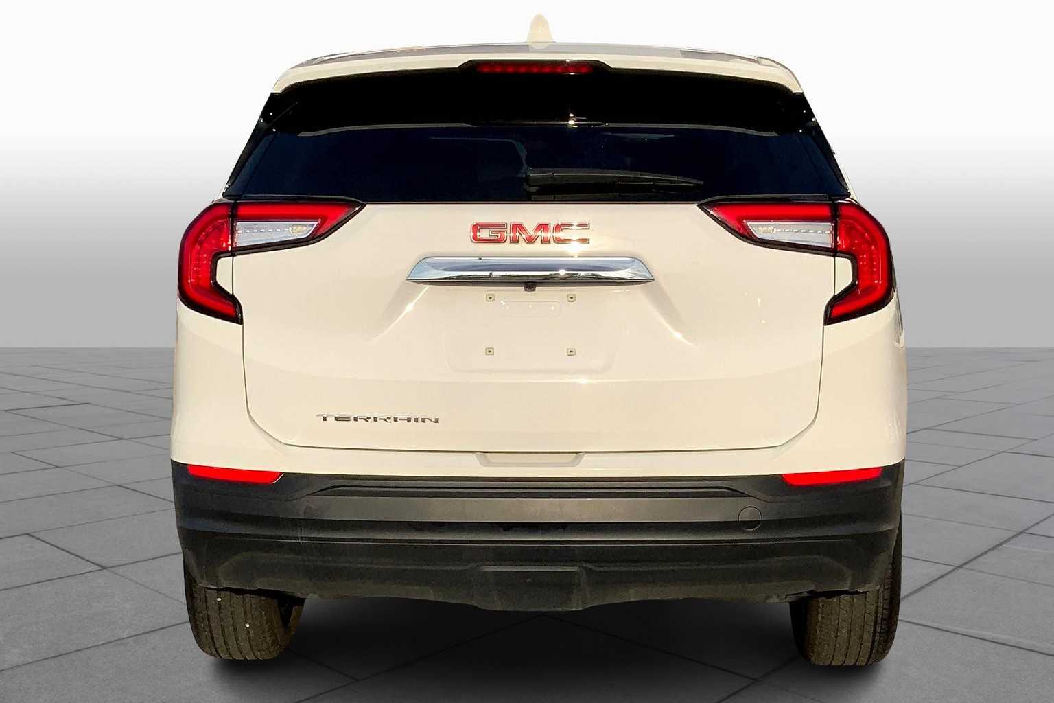 2024 Gmc Terrain SLE photo 3