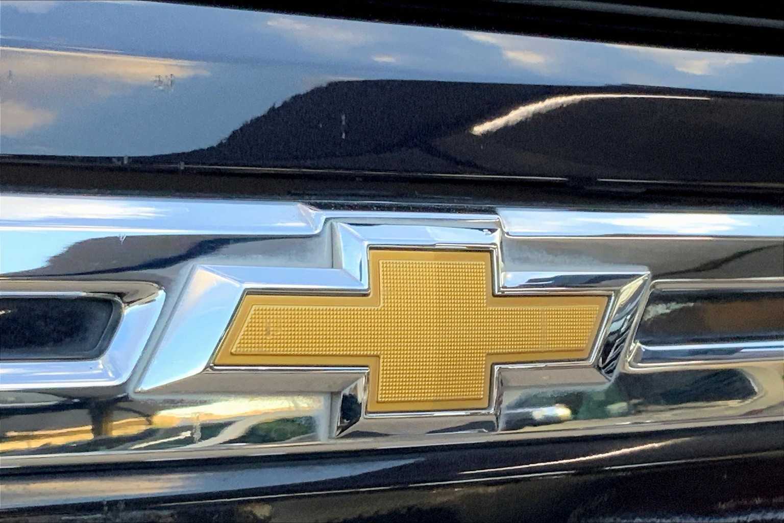 2022 Chevrolet Suburban LT photo 30