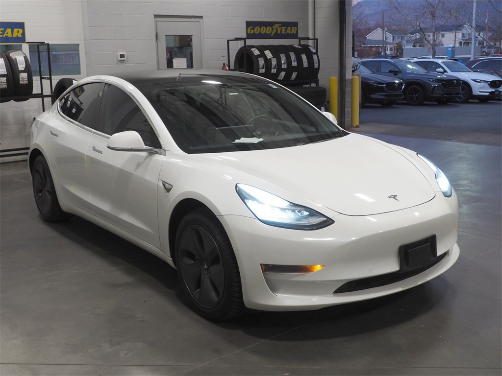 2020 Tesla Model 3 Standard Range Plus photo 3