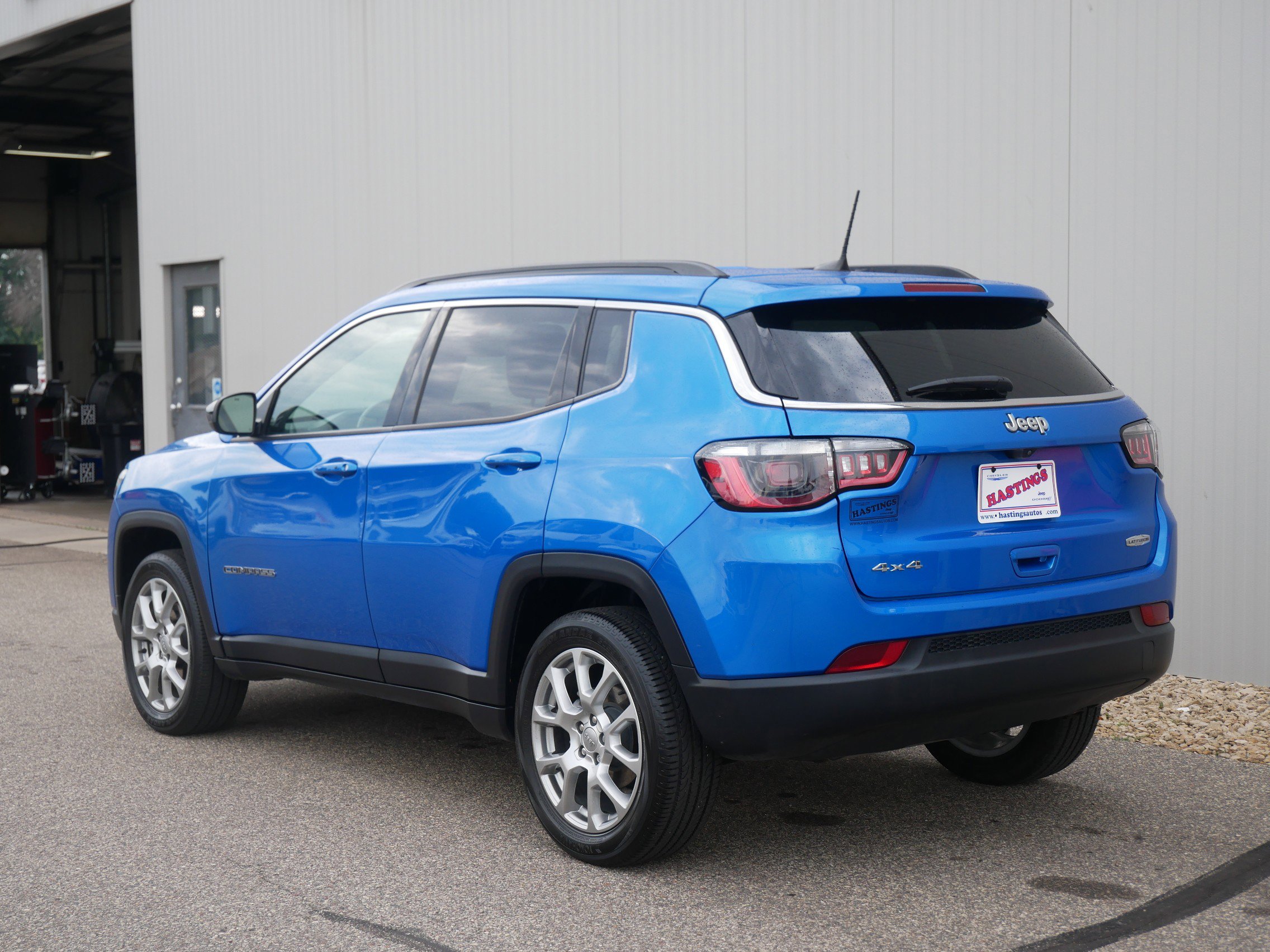 2022 Jeep Compass Latitude Lux photo 3