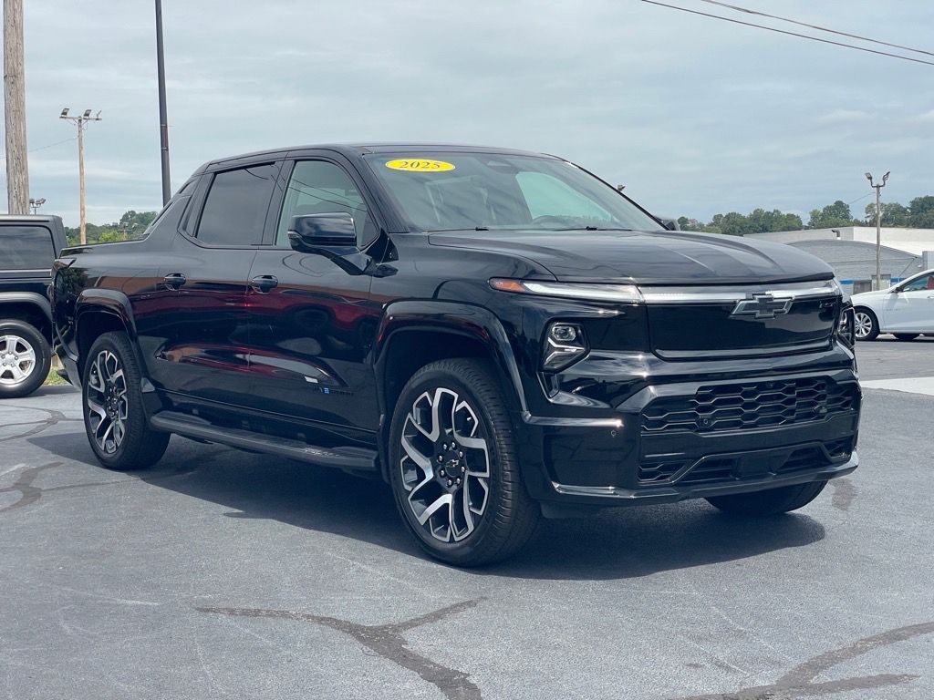 2025 Chevrolet Silverado EV RST's photo