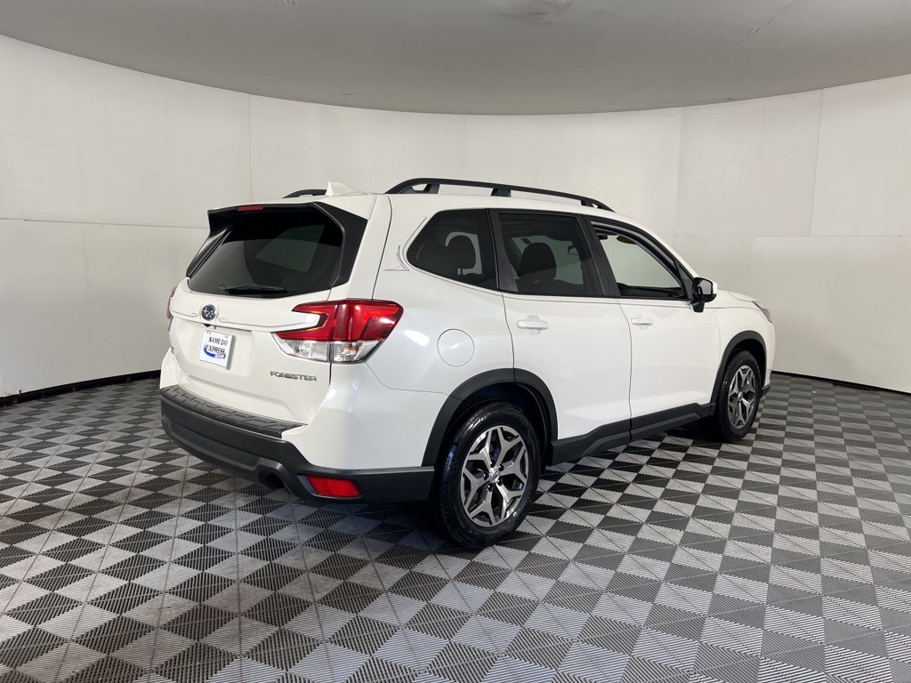 2022 Subaru Forester Premium photo 2