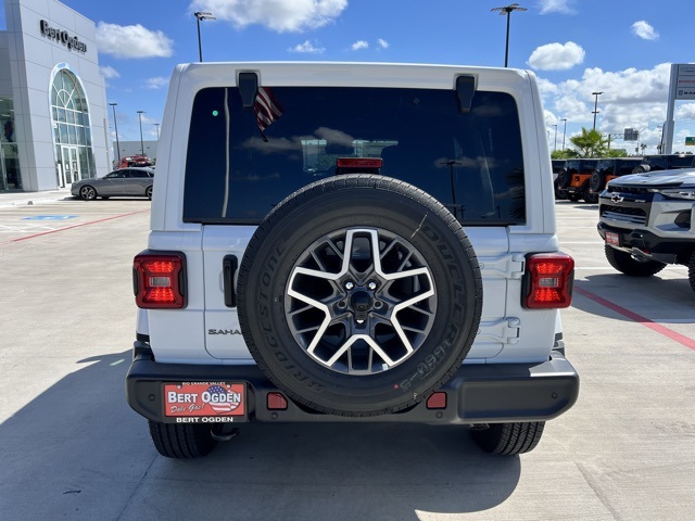 2025 Jeep Wrangler Sahara photo 6