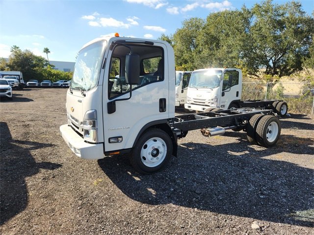 2025 Chevrolet Silverado 4500HD photo 2