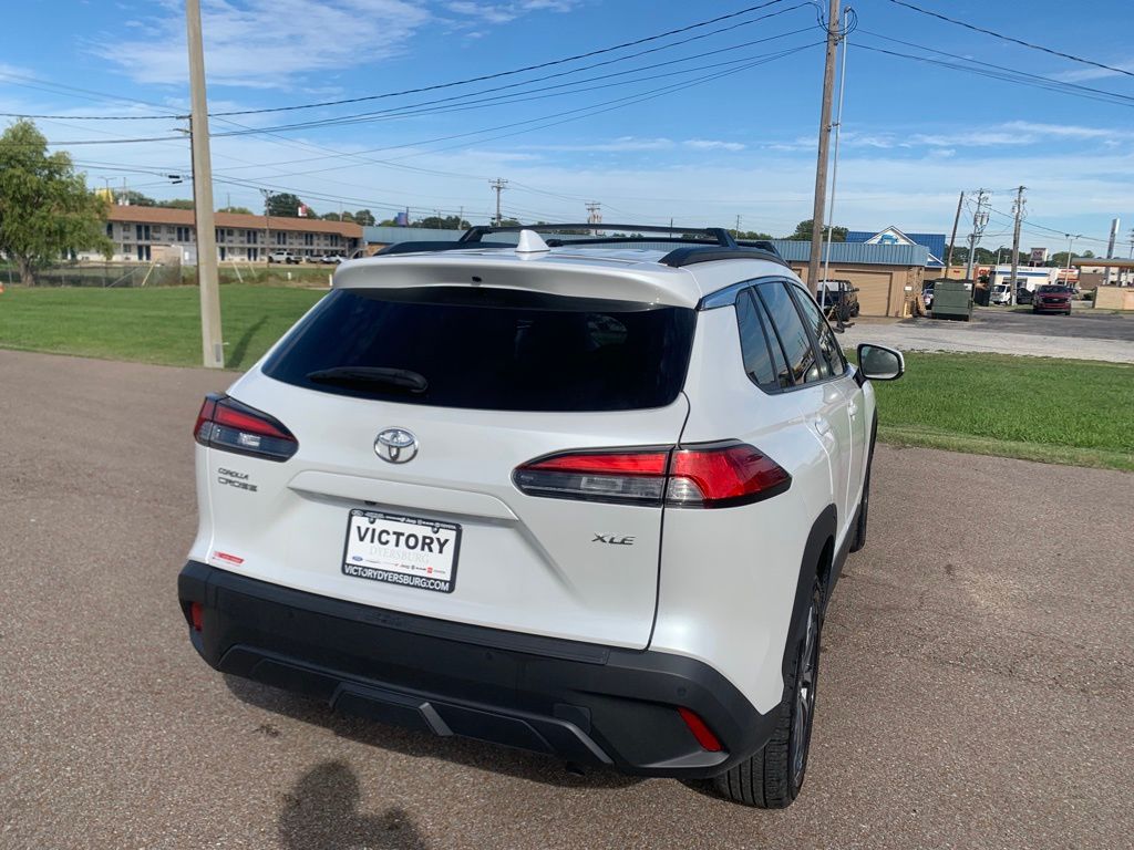 2023 Toyota Corolla Cross XLE photo 4