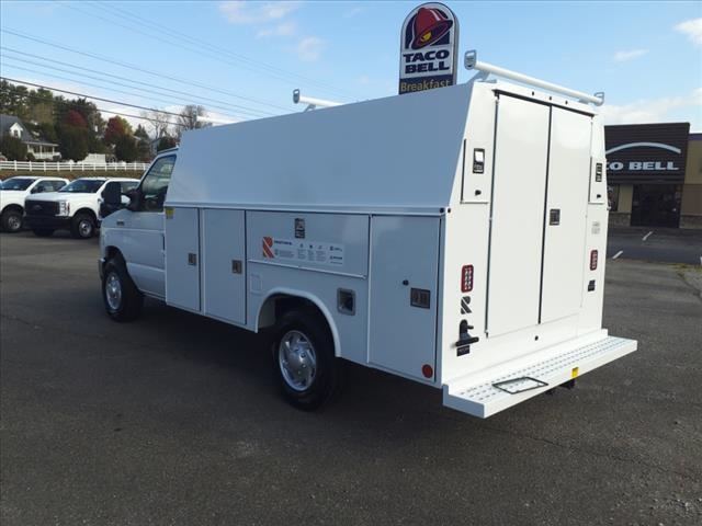 2025 Ford E-350 photo 3