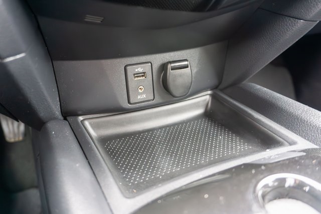 2016 Nissan Rogue SV photo 25