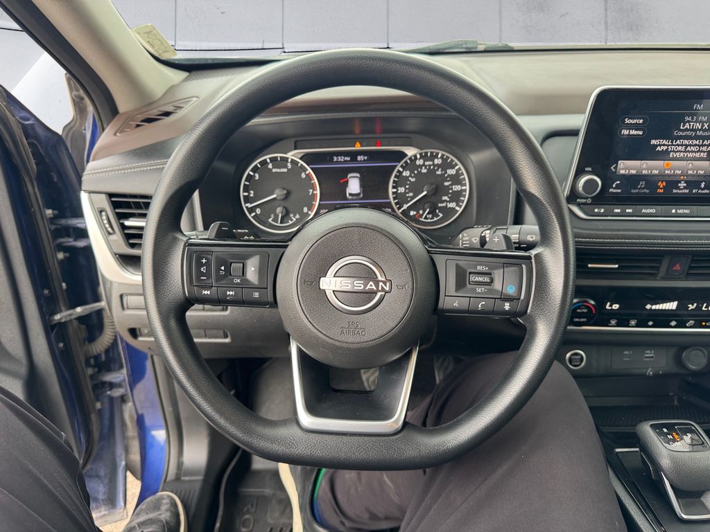 2023 Nissan Rogue SV photo 9