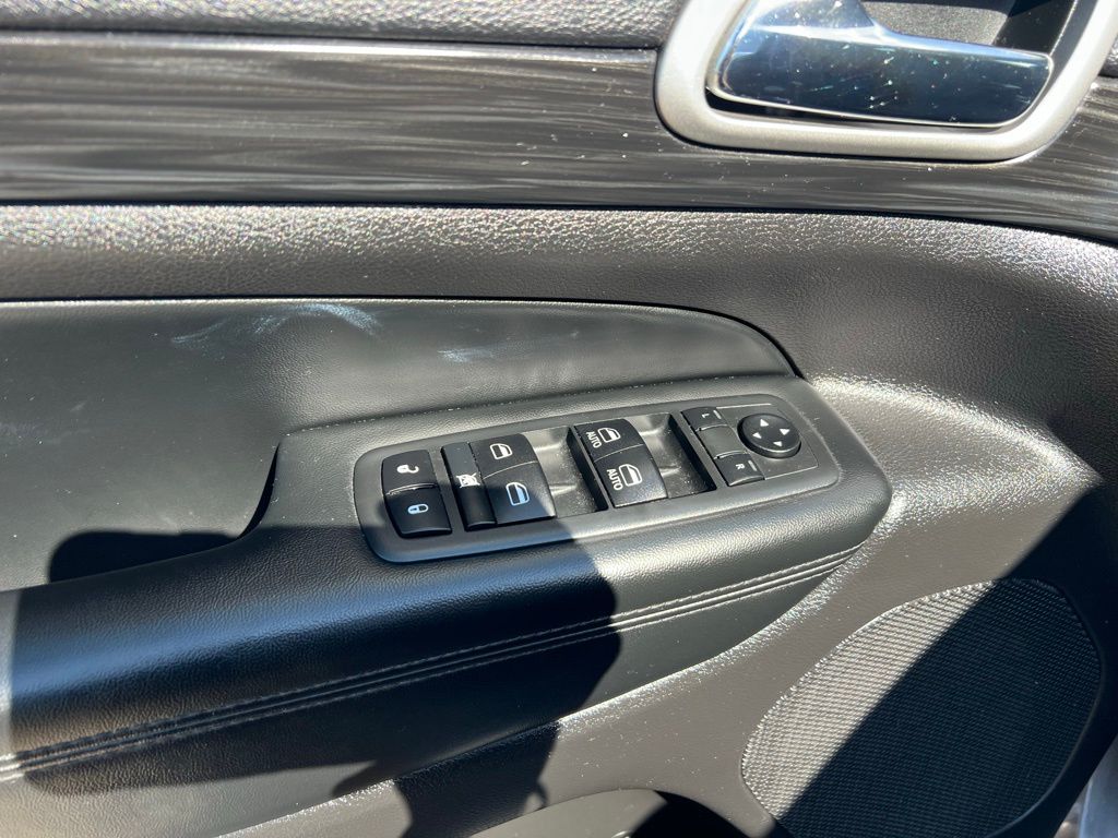 2020 Jeep Grand Cherokee Laredo E photo 13