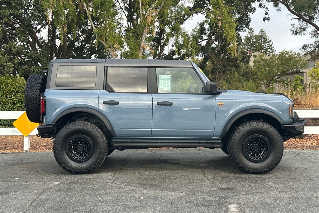 2024 Ford Bronco Badlands photo 3