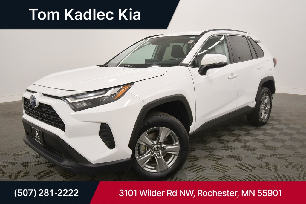 2024 Toyota RAV4 XLE's photo