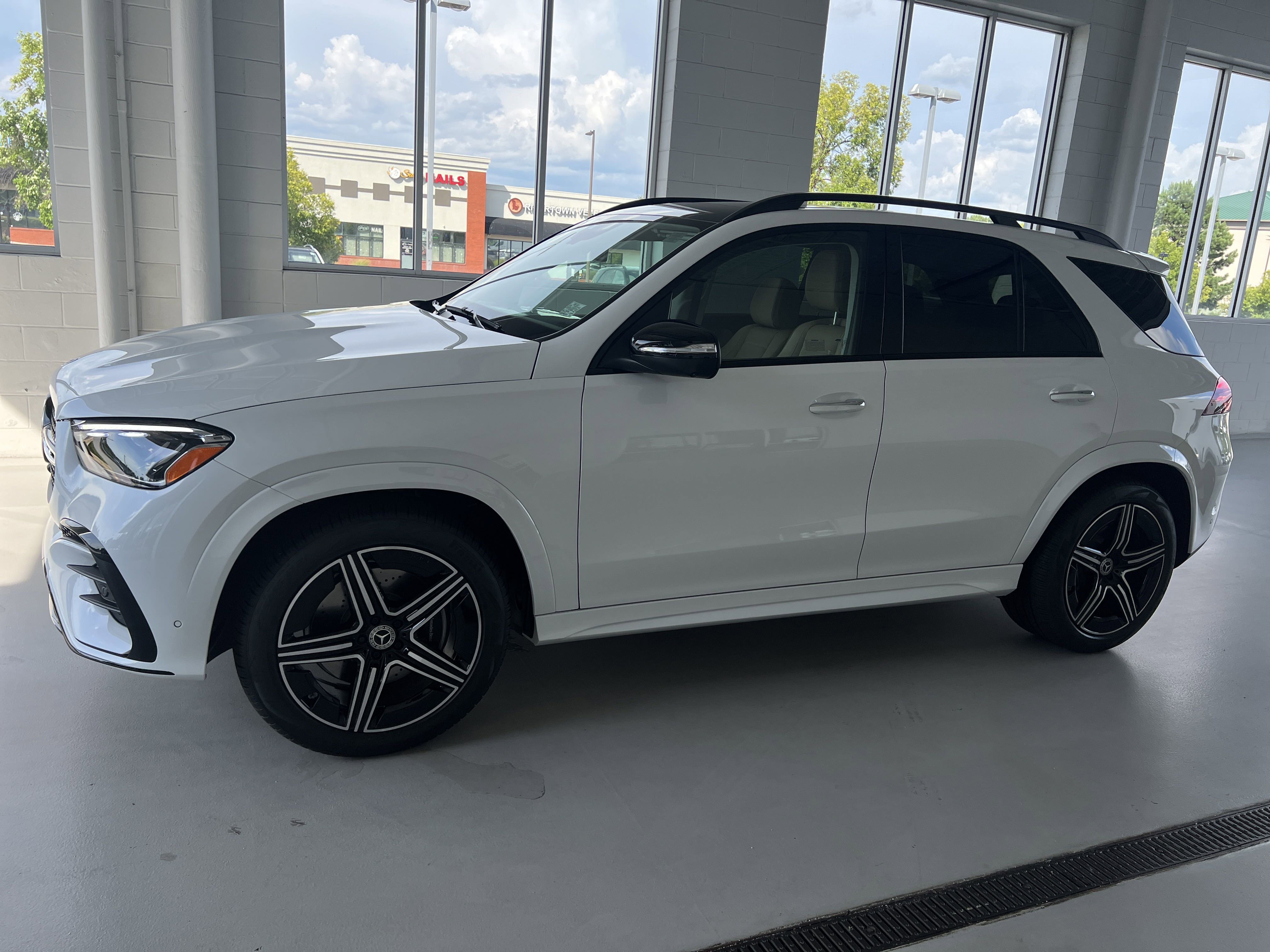 2025 Mercedes Benz GLE 350 4MATIC photo 2
