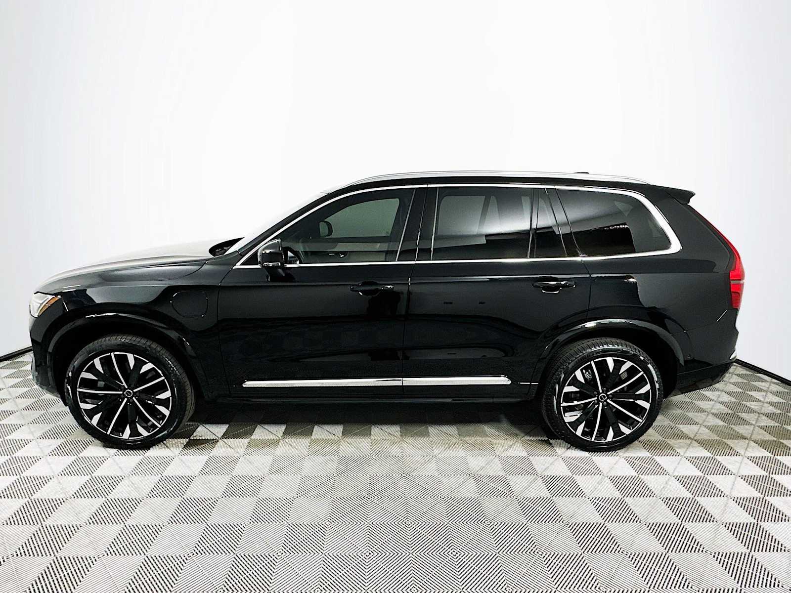 2025 Volvo XC90 Plus photo 4