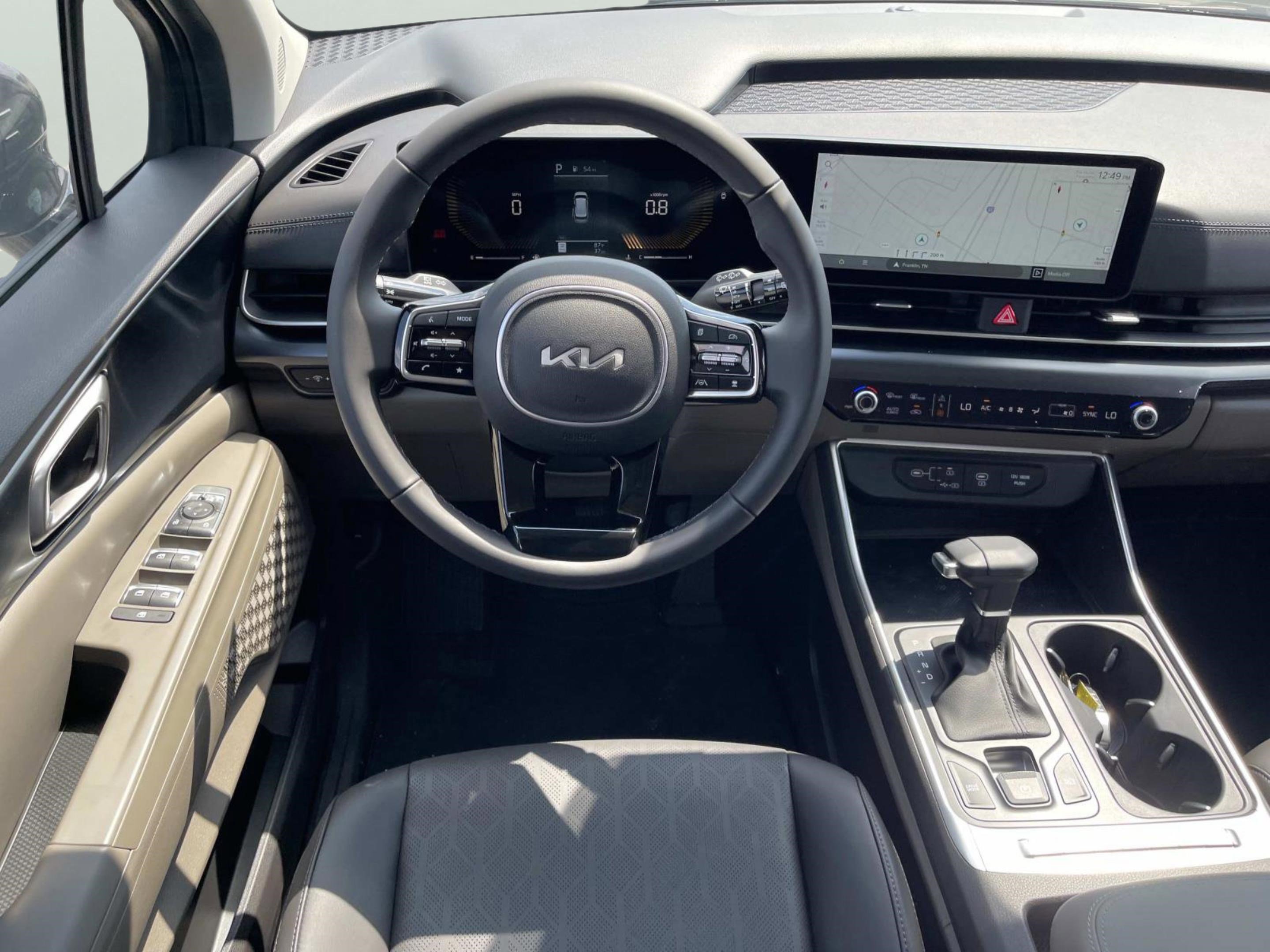2025 Kia Carnival LXS photo 9