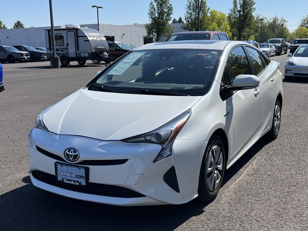 2016 Toyota Prius Four photo 2