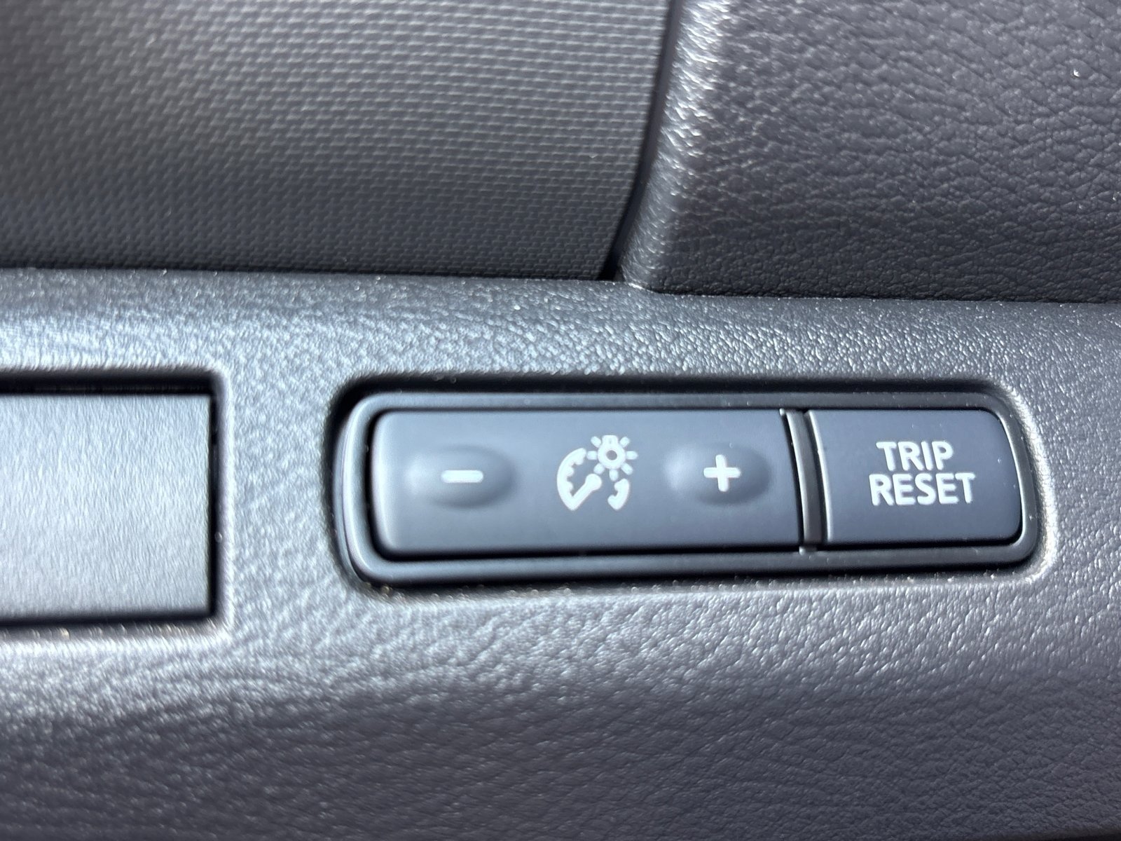 2024 Nissan Frontier SV photo 12