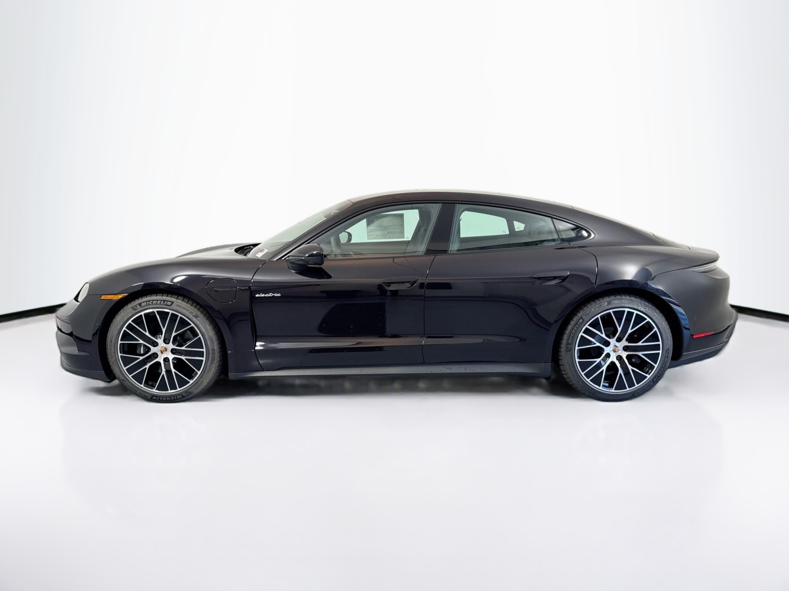 2025 Porsche Taycan 4 photo 2