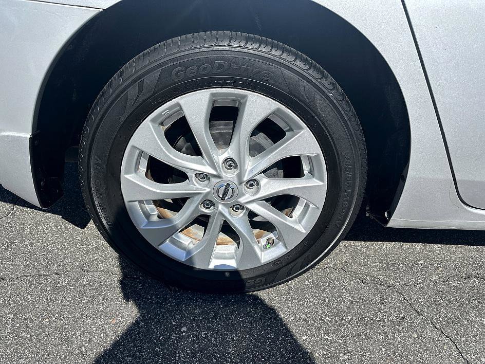 2019 Nissan Sentra S photo 18