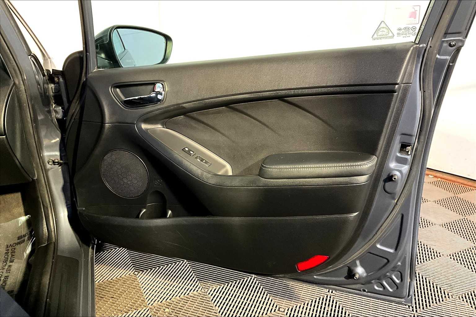 2016 Kia Forte 5-Door LX photo 21