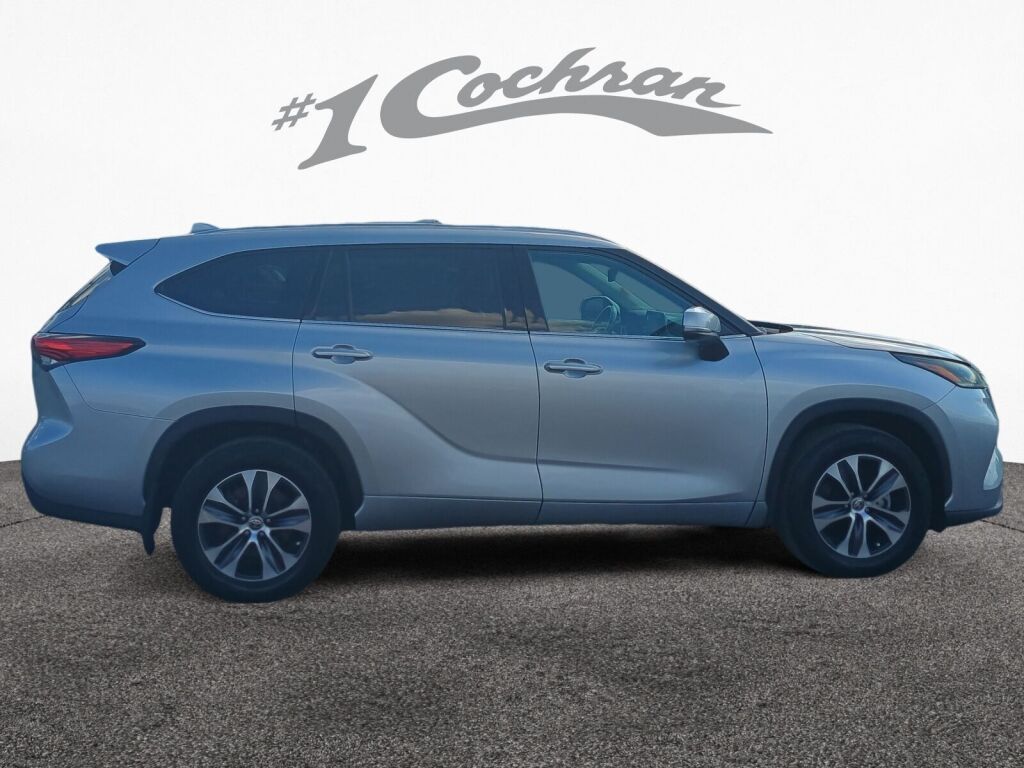 2021 Toyota Highlander XLE photo 8
