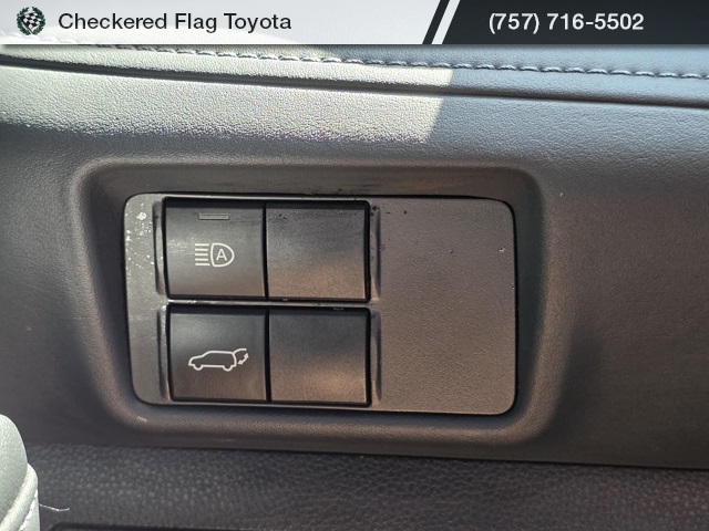 2022 Toyota Highlander LE photo 11