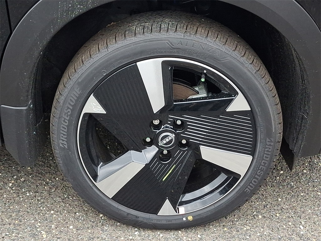 2025 Nissan Kicks SR photo 4