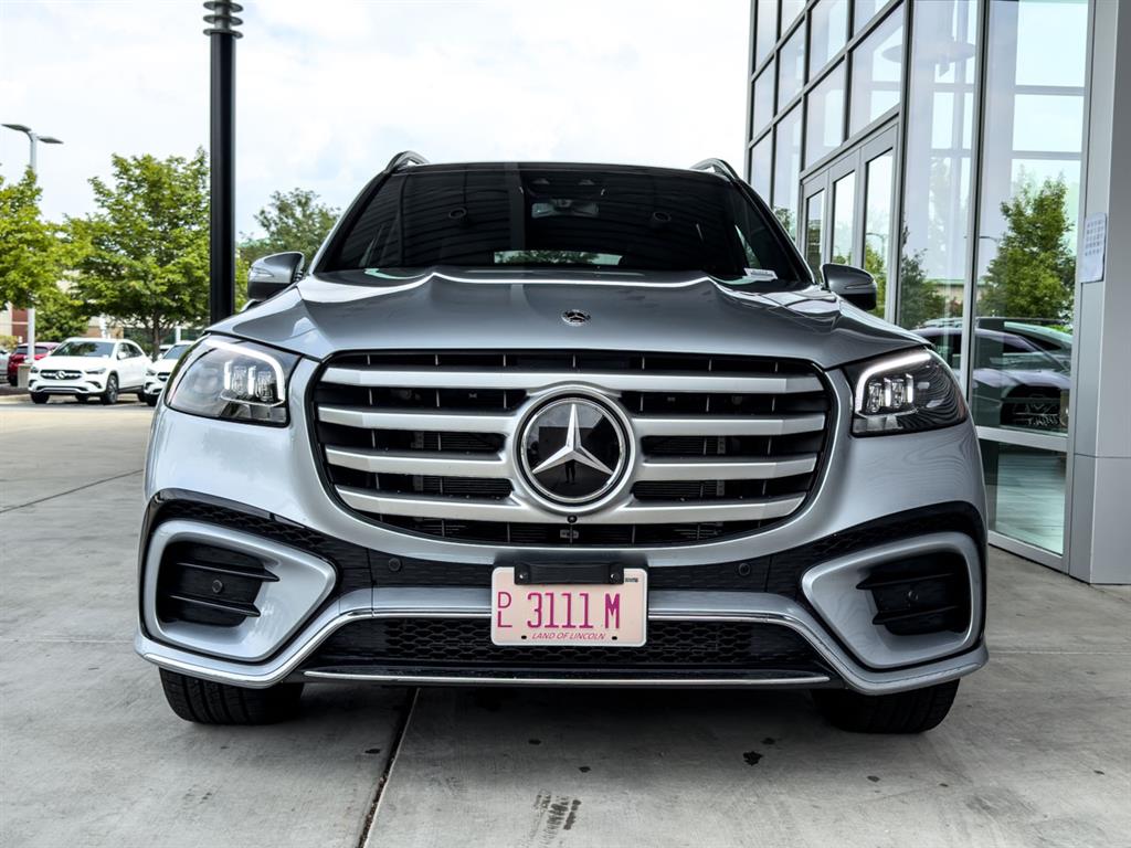 2025 Mercedes Benz GLS 450 4MATIC photo 2