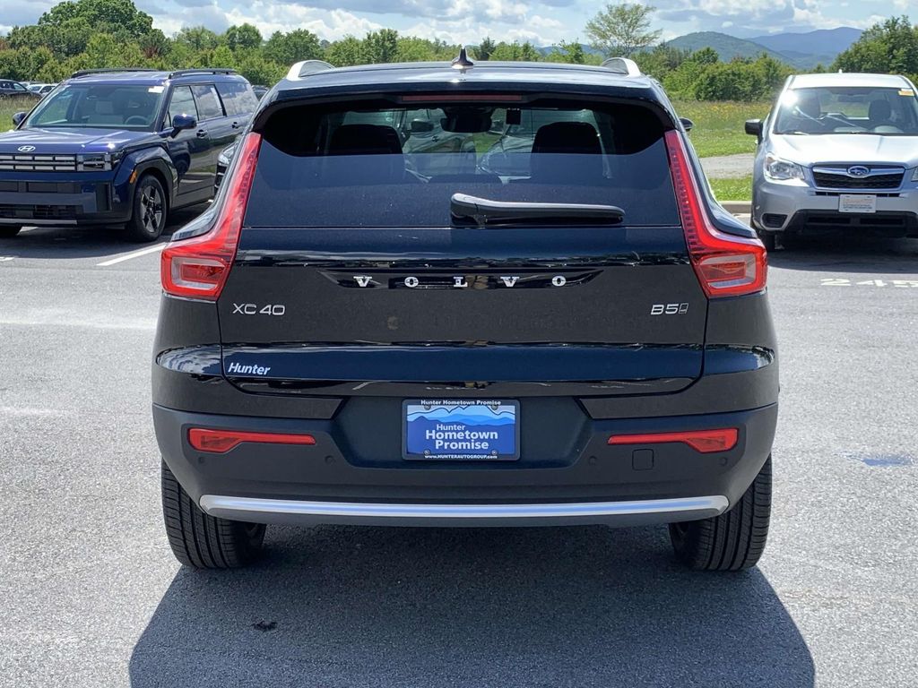 2025 Volvo XC40 AWD Plus photo 20