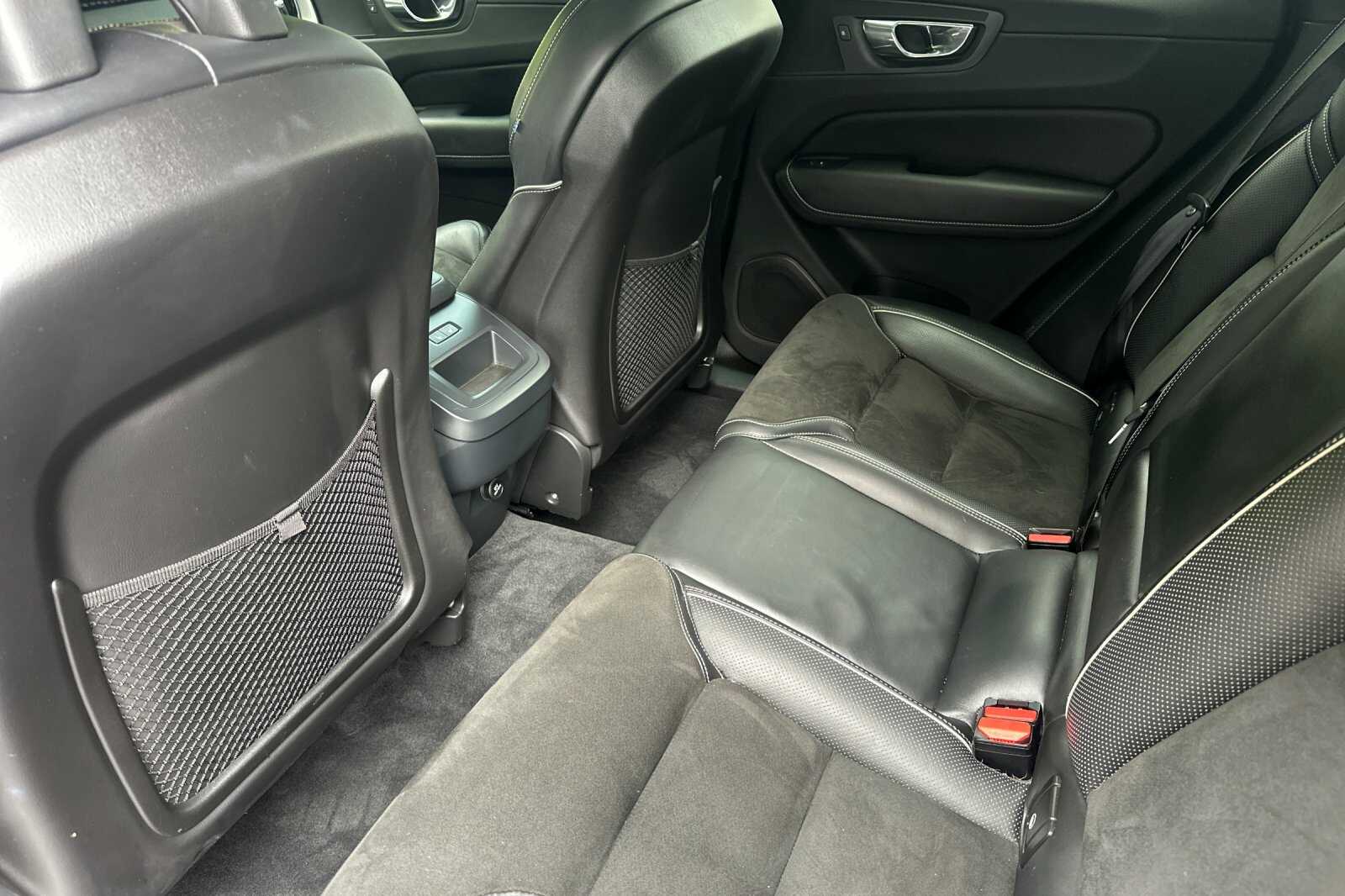 2018 Volvo XC60 T6 R-Design photo 12