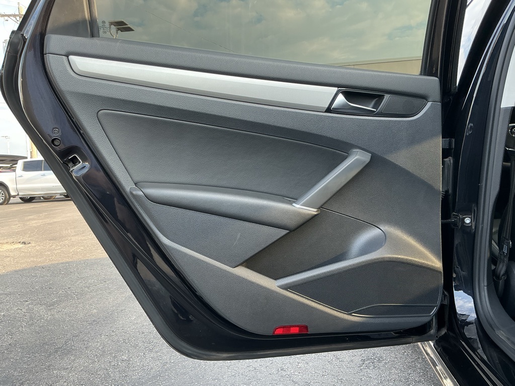 2021 Volkswagen Passat 2.0T SE photo 35