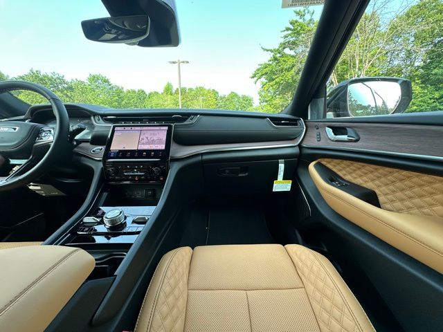 2025 Jeep Grand Cherokee Summit photo 30