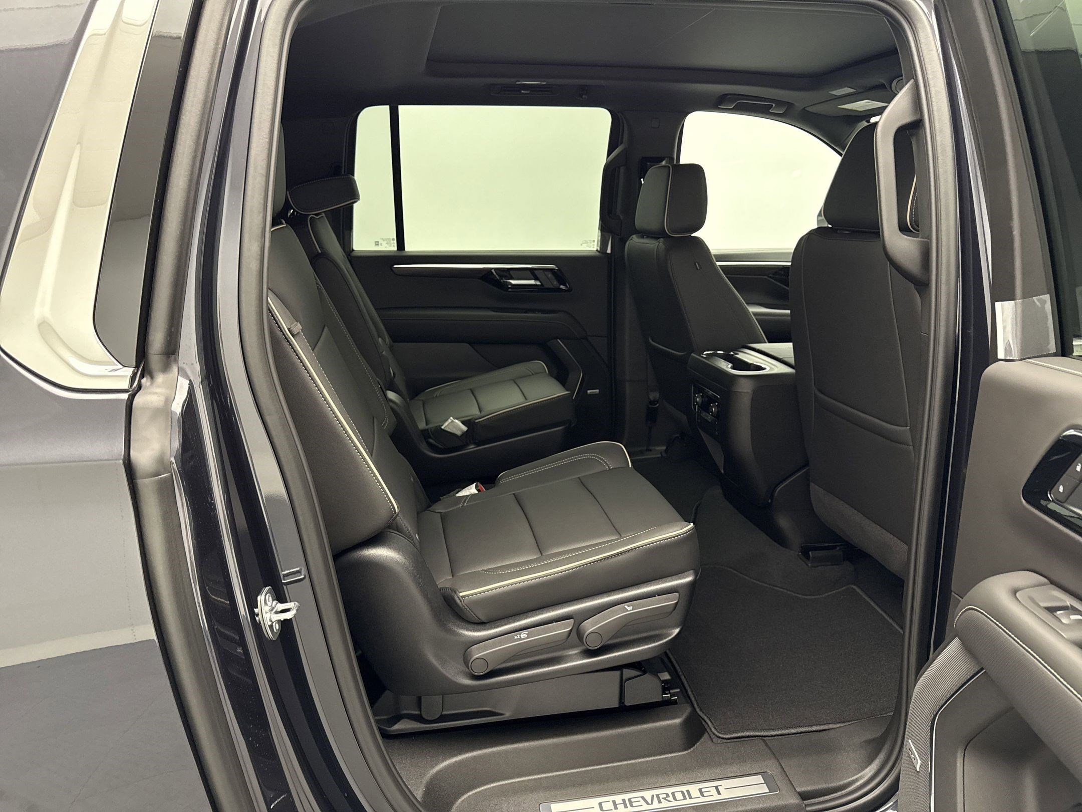 2025 Chevrolet Suburban Premier photo 21