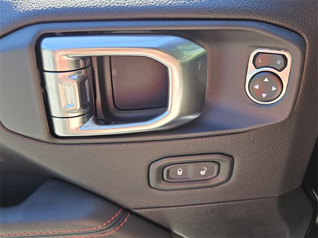 2025 Jeep Wrangler Rubicon X photo 32