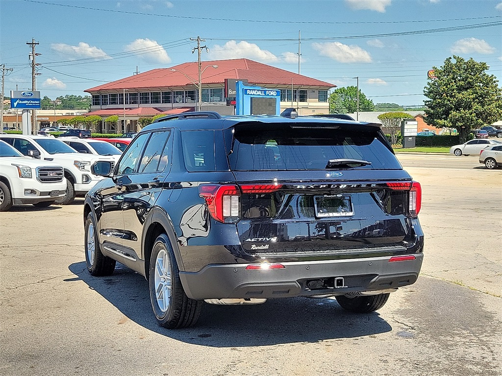 2025 Ford Explorer photo 4