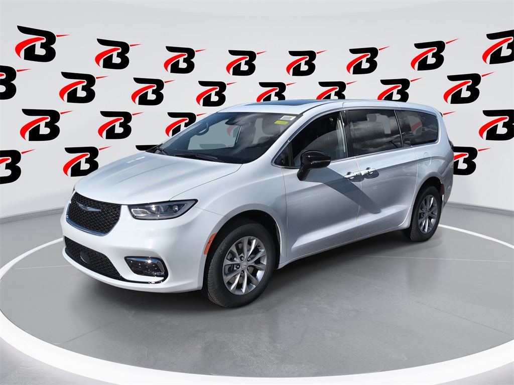 2026 Chrysler Pacifica Select's photo