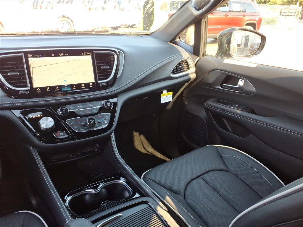 2026 Chrysler Pacifica Limited photo 15