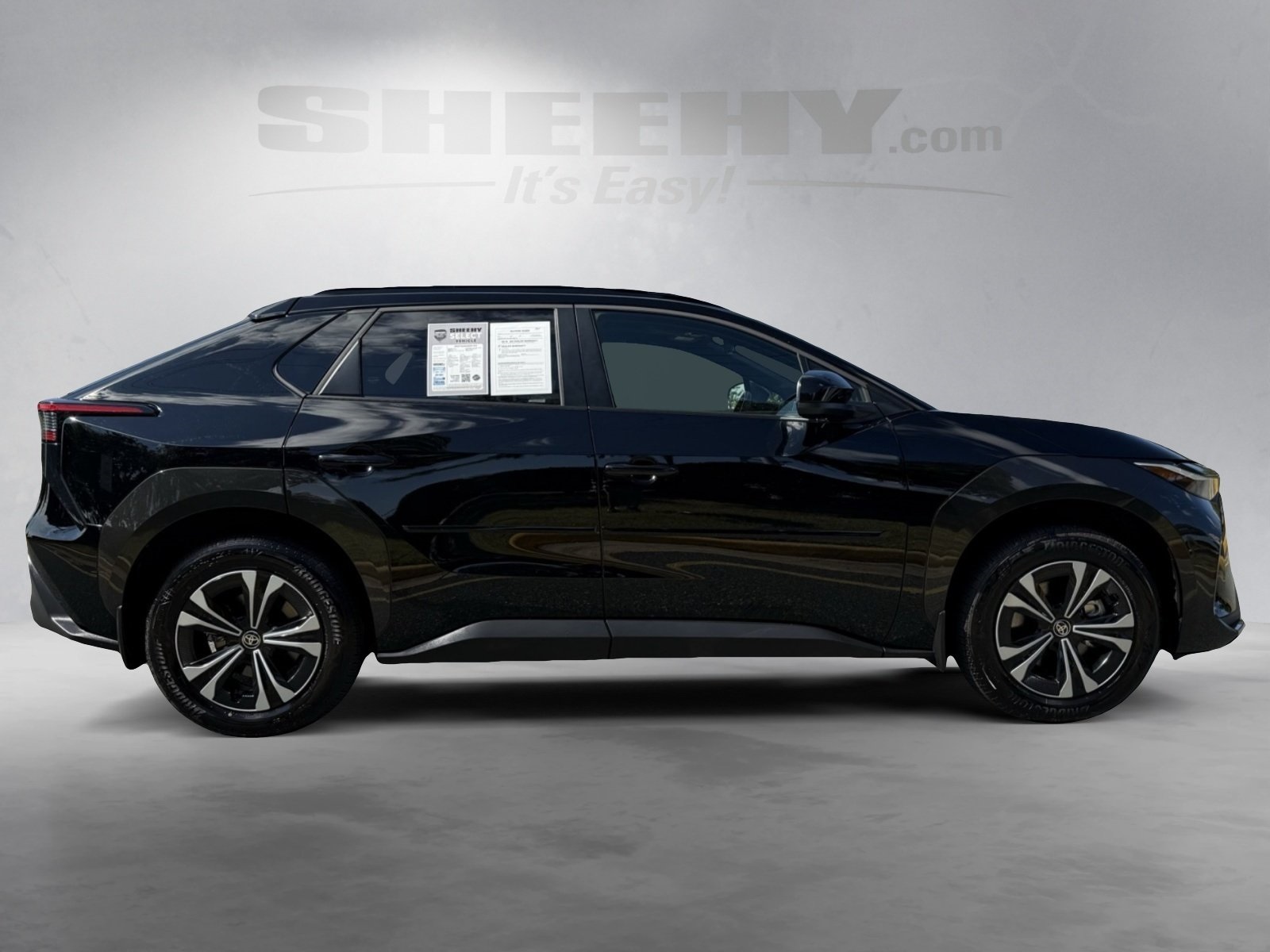 2024 Toyota bZ4X XLE photo 4