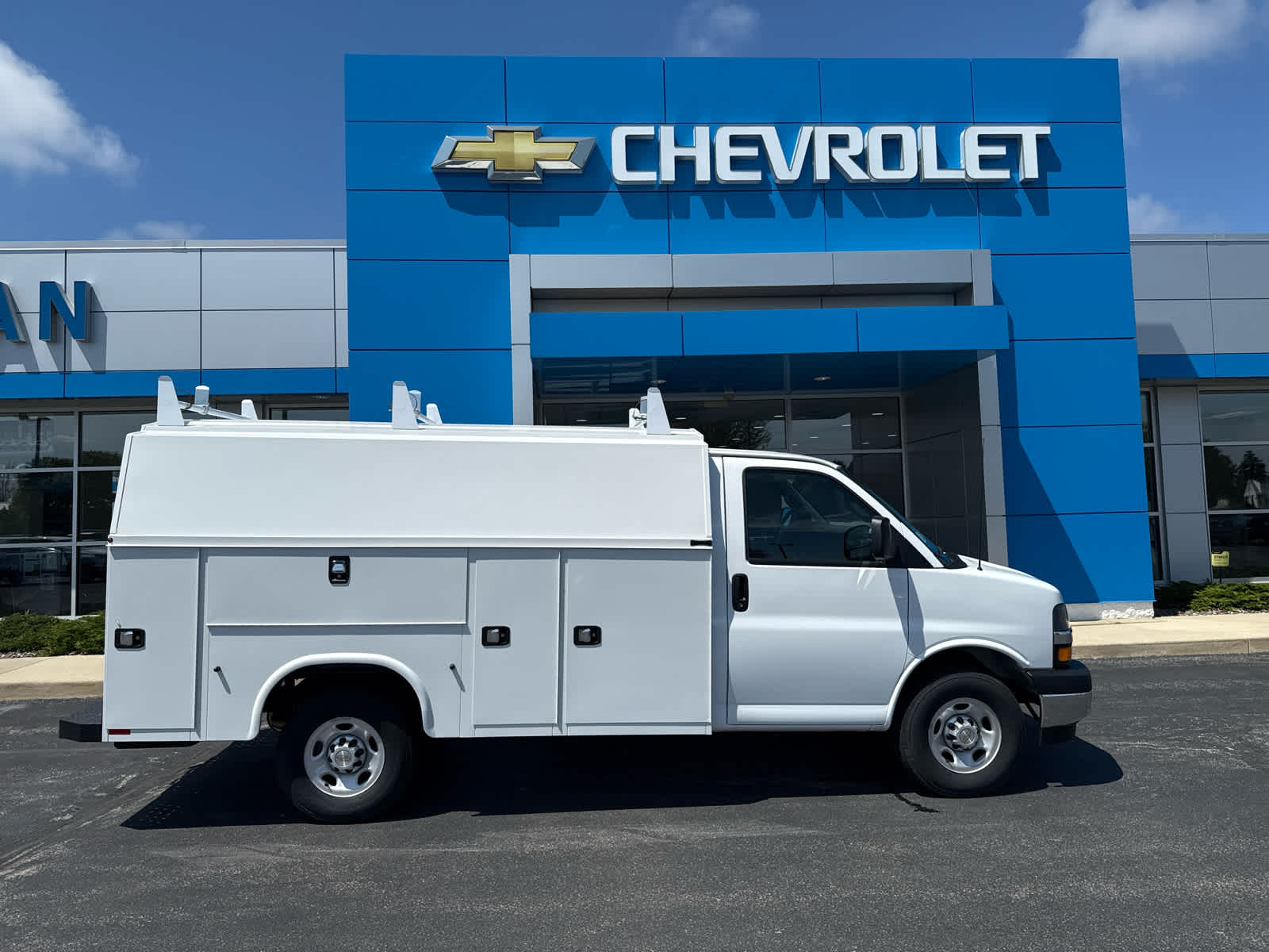 2024 Chevrolet Express Cutaway Base photo 12